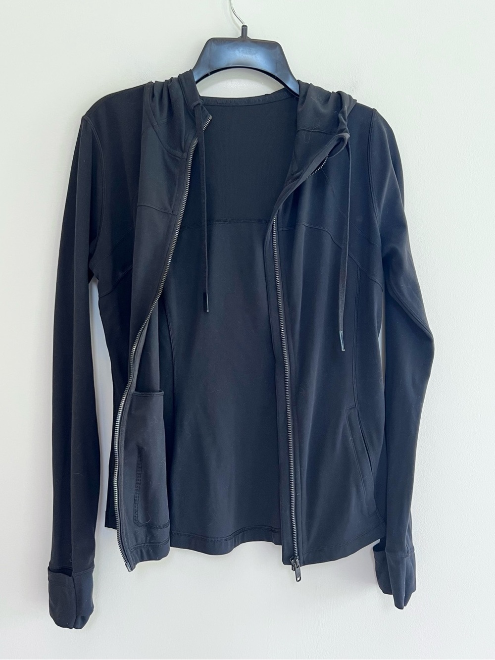 Lululemon Hooded Zip Up Define Lightweight Thumbholes Jacket Nulu Black, size 8 - Picture 3 of 10